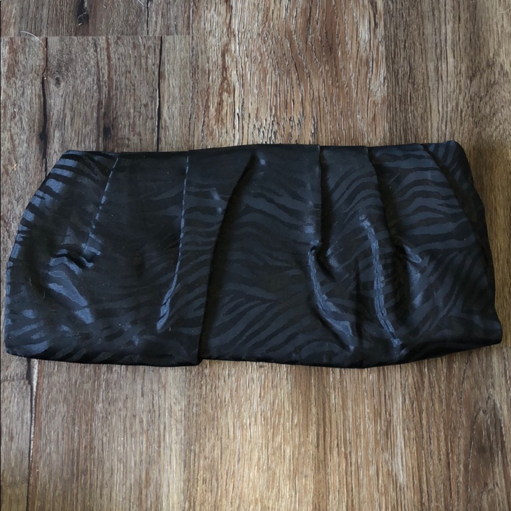 GUC Express Zebra Print Clutch 👛